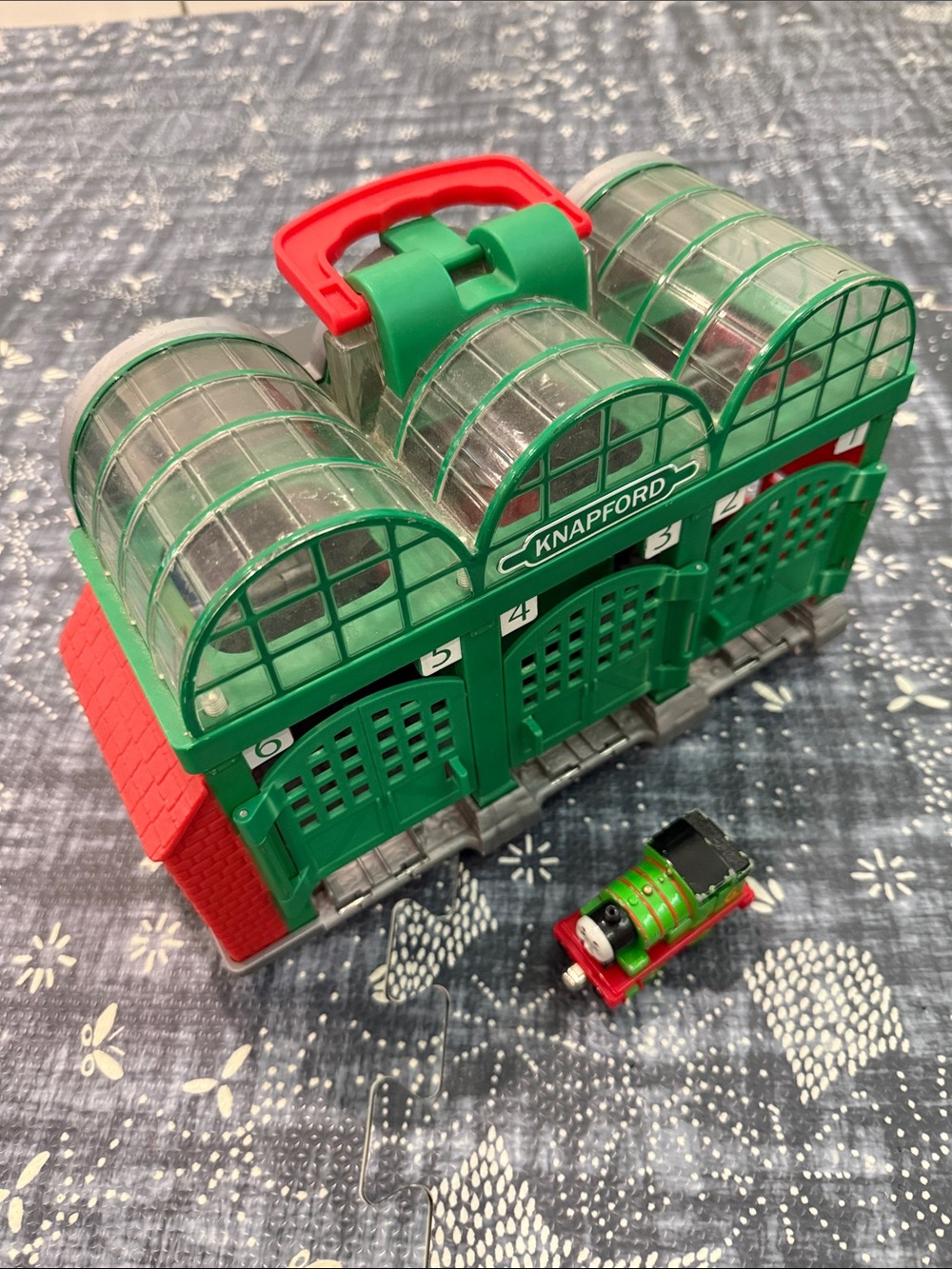 Thomas Take-n-Play Knapford Station Set - Picture 6 of 9